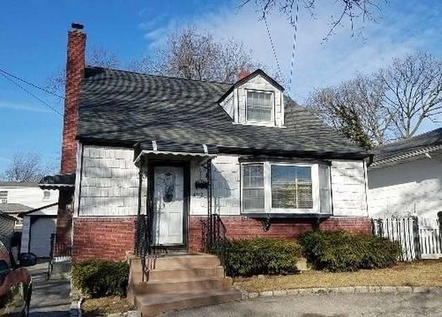 Property at 492 Pershing Blvd, Rockville Centre, NY 11570, 4 beds, 2 baths