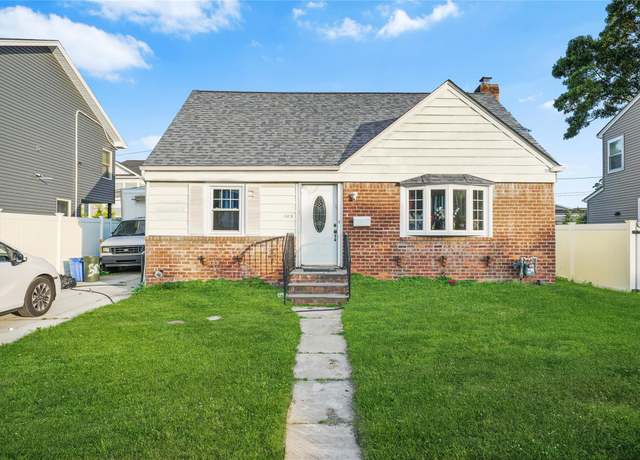 Property at 585 Emerson St, Uniondale, NY 11553, 4 beds, 1 bath