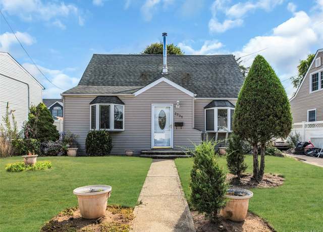 Property at 2335 Maple St, Seaford, NY 11783, 4 beds, 1 bath