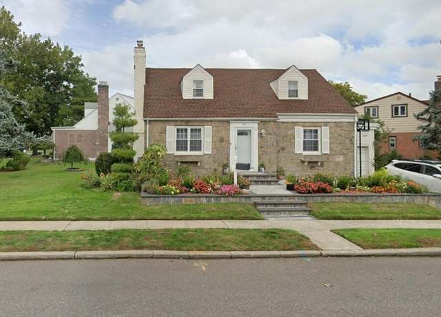 Property at 77 Primrose Dr, New Hyde Park, NY 11040, 4 beds, 2 baths