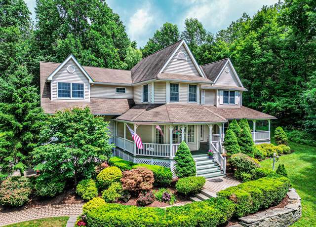 Property at 84 Meadow Ridge Rd, Warwick, NY 10990, 4 beds, 2.5 baths
