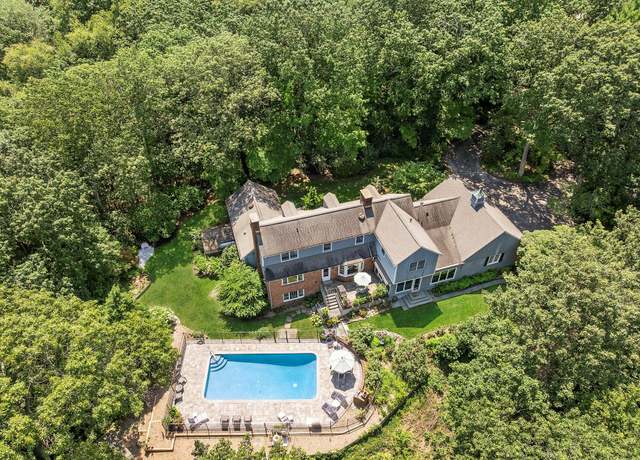 Property at 19 Beach Plum Dr, Centerport, NY 11721, 5 beds, 4.5 baths
