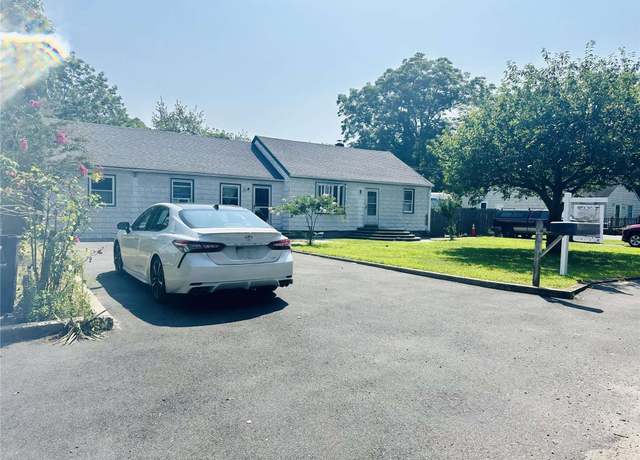 Property at 543 Wilson Blvd, Central Islip, NY 11722, 6 beds, 3 baths
