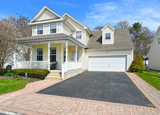 Property at 209 Pleasant Dr, Bay Shore, NY 11706, 4 beds, 3.5 baths