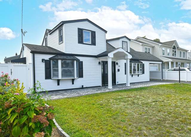 Property at 136 Reiss Ave, Massapequa Park, NY 11762, 3 beds, 2 baths