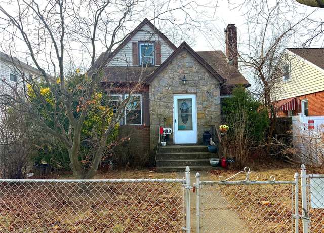 Property at 253 William St, West Hempstead, NY 11552, 4 beds, 1 bath