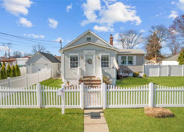 Property at 1570 1st St, West Babylon, NY 11704, 1 bed, 1.5 baths