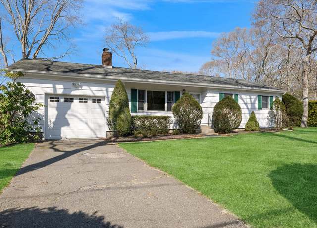 Property at 13 Head Of Cove Rd, Hampton Bays, NY 11946, 3 beds, 1 bath