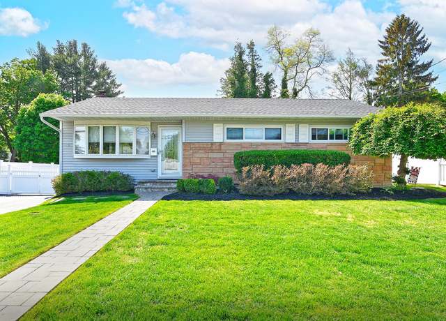 Property at 22 W Park Dr, Huntington Station, NY 11746, 3 beds, 2 baths
