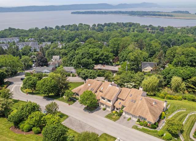 Property at 4 Hudson Watch Dr #4, Ossining, NY 10562, 2 beds, 2.5 baths