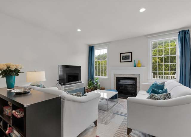 Property at 20 Dennis Ln, Pleasantville, NY 10570, 3 beds, 2.5 baths