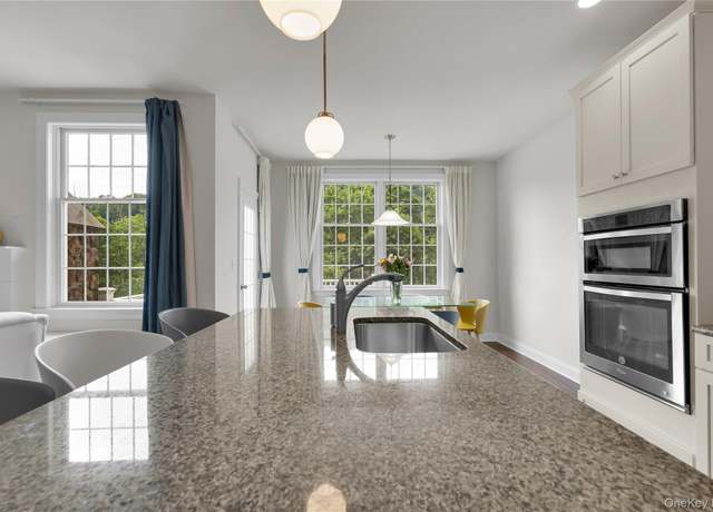 Property at 20 Dennis Ln, Pleasantville, NY 10570, 3 beds, 2.5 baths