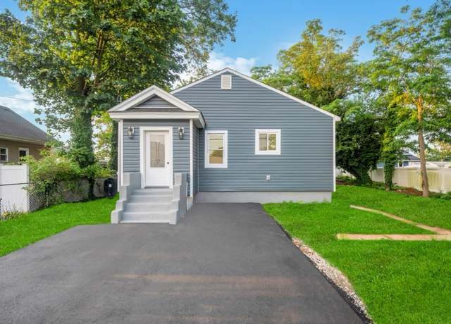 Property at 17 Banbury Ct, Amityville, NY 11701, 3 beds, 2 baths