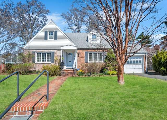 Property at 8 Brown Rd, Great Neck, NY 11024, 3 beds, 2.5 baths