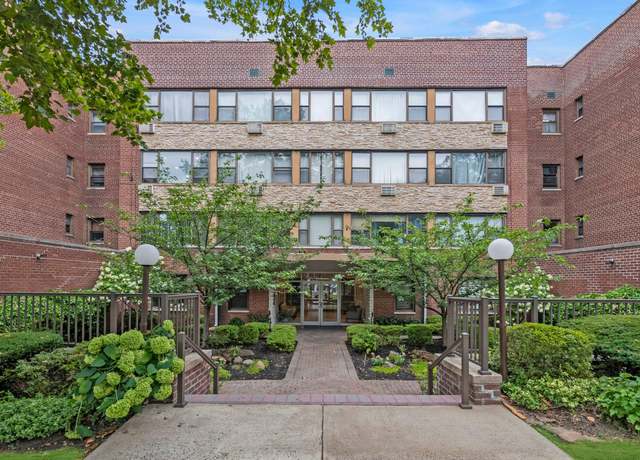 Property at 15 Hillpark Ave Unit 2-O, Great Neck, NY 11021, 1 bath