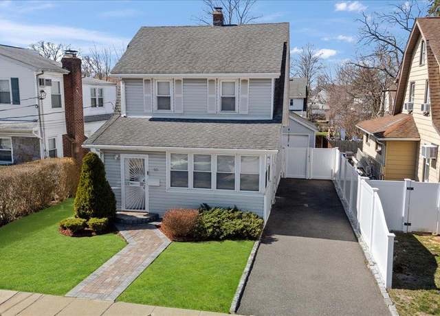 Property at 95 Weberfield Ave, Freeport, NY 11520, 2 beds, 1.5 baths