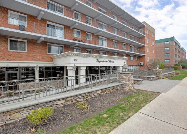 Property at 200 Atlantic Ave #226, Lynbrook, NY 11563, 1 bed, 1 bath