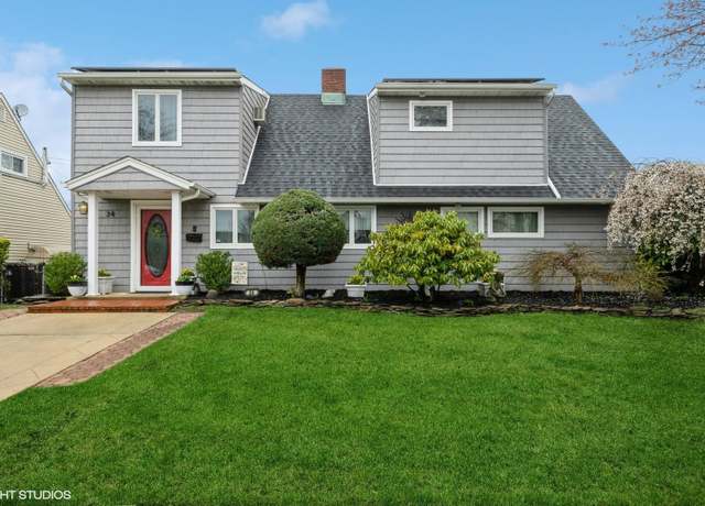 Property at 34 Sprucewood Dr, Levittown, NY 11756, 5 beds, 2 baths