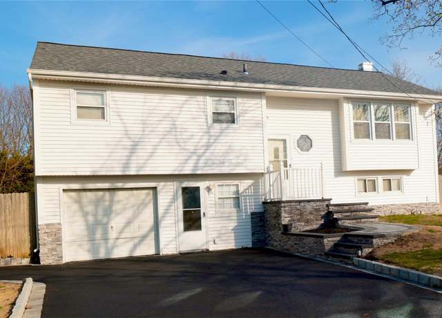 Property at 27 Campo Ave, Selden, NY 11784, 3 beds, 2.5 baths