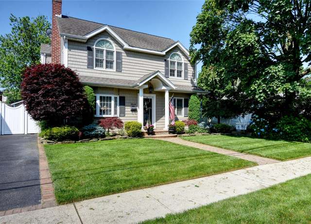 Property at 2644 Colonial Ave, Merrick, NY 11566, 3 beds, 2 baths