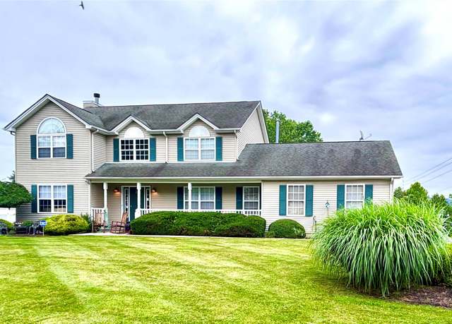 Property at 1002 Forest Gln, New Windsor, NY 12553, 4 beds, 2.5 baths