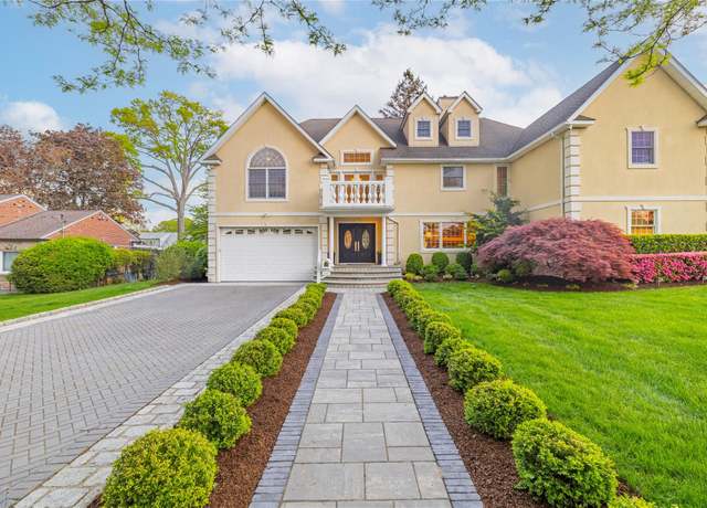Property at 668 Francis St, Pelham, NY 10803, 6 beds, 2.5 baths