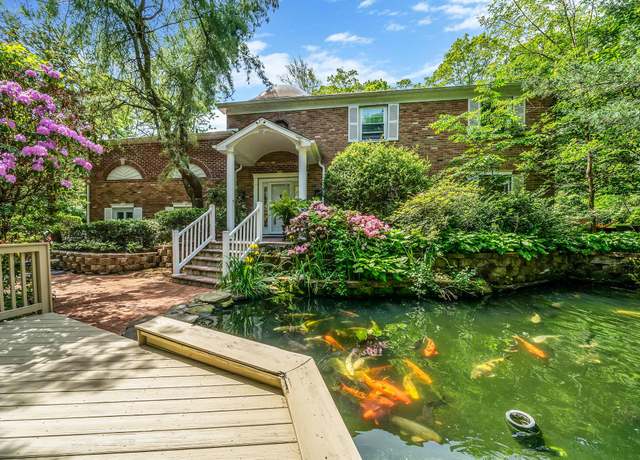 Property at 25 Rustic Gate Ln, Dix Hills, NY 11746, 5 beds, 3.5 baths