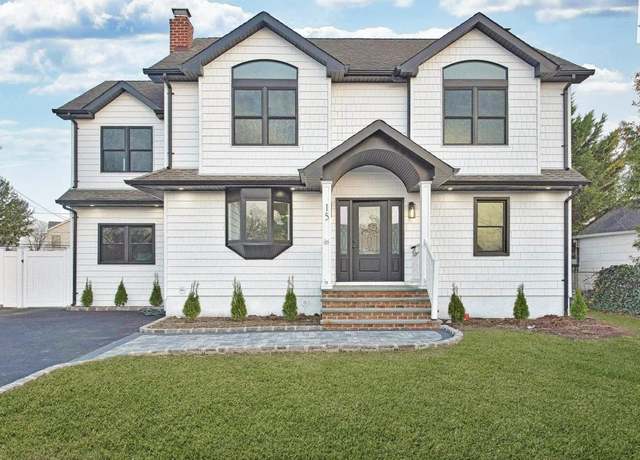 Property at 15 Cottage Blvd, Hicksville, NY 11801, 5 beds, 4 baths