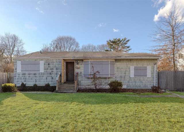 Property at 1522 N Gardiner Dr, Bay Shore, NY 11706, 3 beds, 2 baths