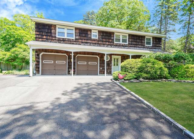 Property at 45 Radburn Dr, Hauppauge, NY 11788, 4 beds, 2.5 baths