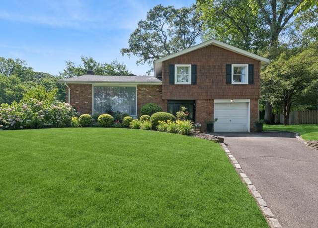 Property at 43 E Harwood Dr, Glen Cove, NY 11542, 4 beds, 2.5 baths
