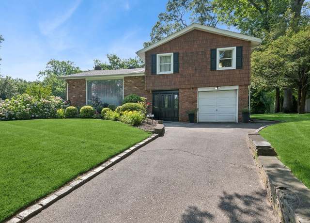 Property at 43 E Harwood Dr, Glen Cove, NY 11542, 4 beds, 2.5 baths