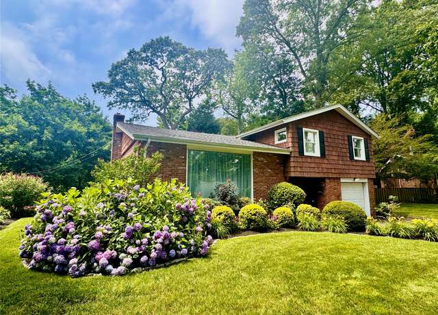 Property at 43 E Harwood Dr, Glen Cove, NY 11542, 4 beds, 2.5 baths