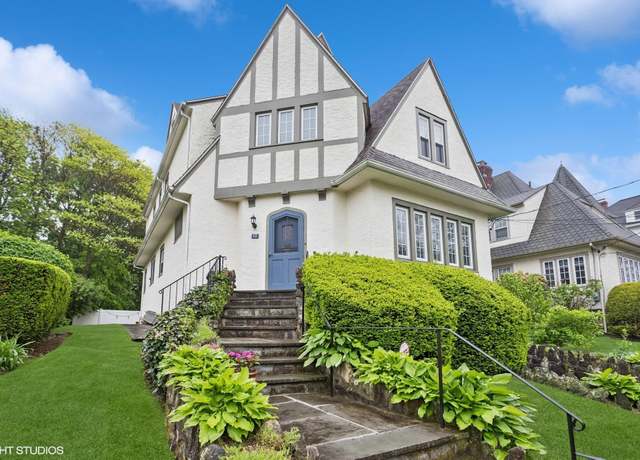 Property at 42 Hillcrest Ave, Larchmont, NY 10538, 3 beds, 2.5 baths