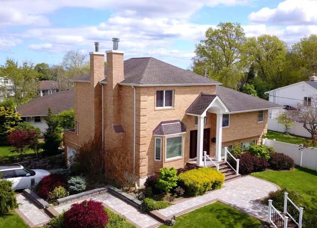 Property at 28 Merit Ln, Jericho, NY 11753, 5 beds, 4 baths