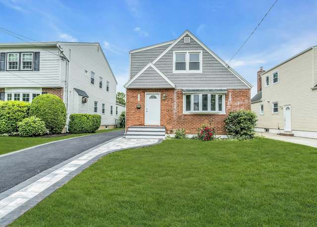 Property at 193 Beech St, Floral Park, NY 11001, 3 beds, 2 baths
