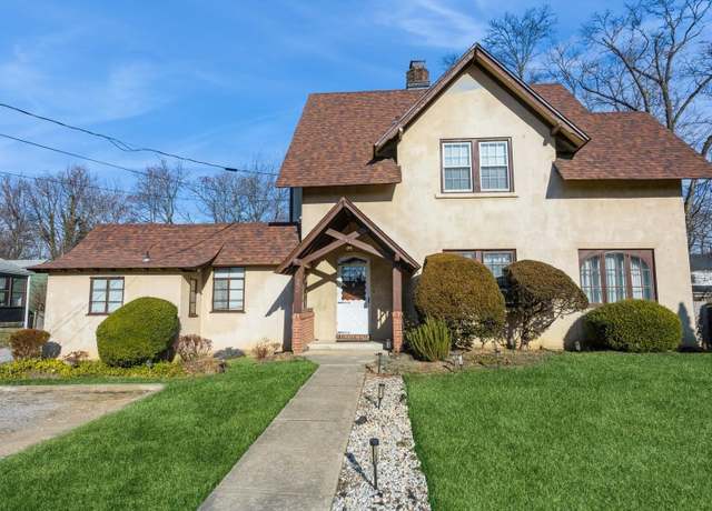 Property at 254 Lena Ave, Freeport, NY 11520, 5 beds, 1.5 baths