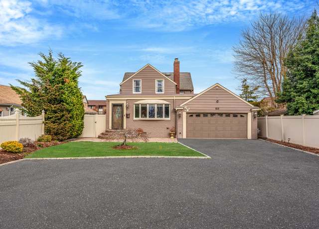 Property at 179 Baylawn Ave, Copiague, NY 11726, 3 beds, 2 baths