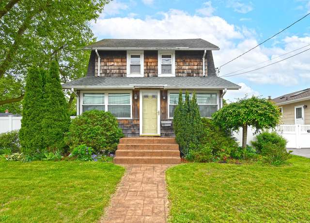 Property at 2364 Newbridge Rd, Bellmore, NY 11710, 2 beds, 1.5 baths