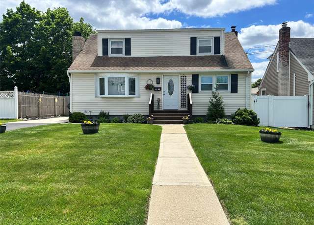Property at 48 Bogart St, Huntington Station, NY 11746, 3 beds, 2 baths