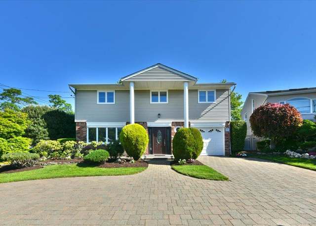 Property at 2783 Rita Ct, Bellmore, NY 11710, 4 beds, 2.5 baths