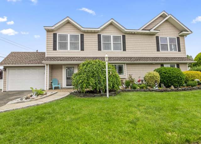 Property at 79 Beech Ln, Hicksville, NY 11801, 7 beds, 2 baths