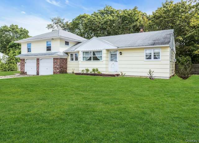 Property at 8 N Westbury Rd, Hampton Bays, NY 11946, 5 beds, 2.5 baths