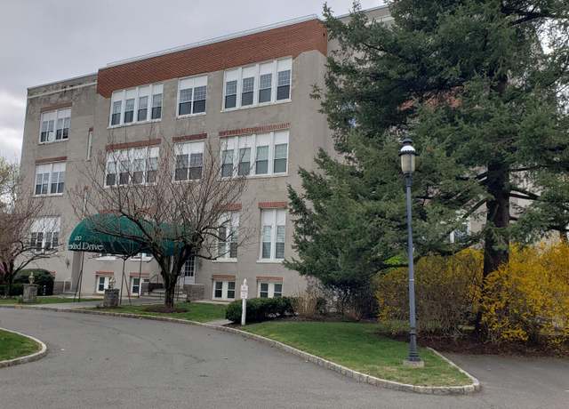 Property at 100 Clarewood Dr, Hastings-on-hudson, NY 10706, 1 bed, 1 bath