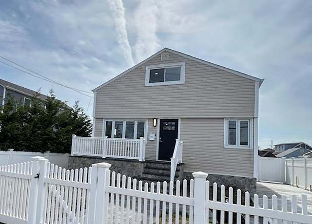 Property at 3350 Colony Dr, Baldwin, NY 11510, 3 beds, 3 baths