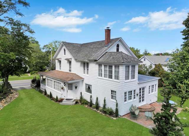 Property at 430 Montauk Hwy, East Moriches, NY 11940, 5 beds, 3 baths