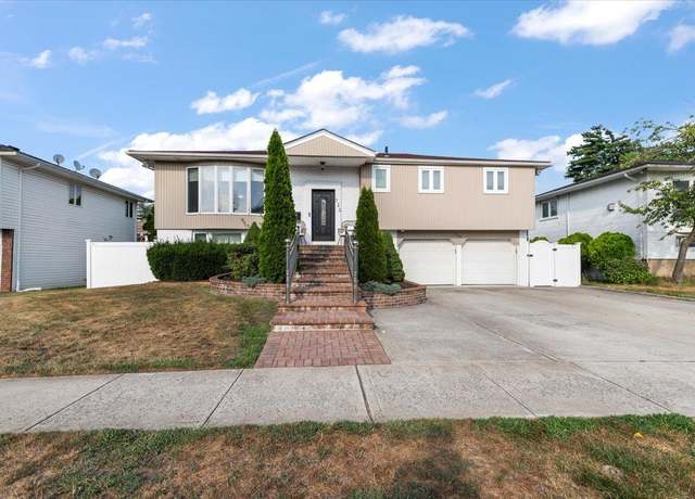 Property at 722 Eagle Dr, North Woodmere, NY 11581, 4 beds, 2.5 baths