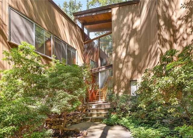Photo of 15 Hemlock Trl, New City, NY 10956