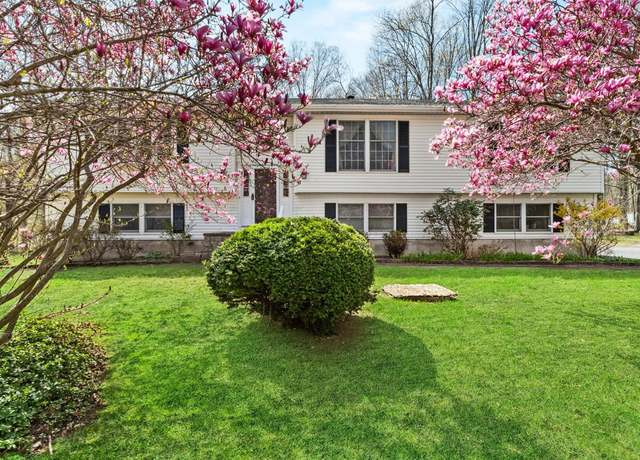 Property at 59 Lake Glenacom Rd, Mahopac, NY 10541, 4 beds, 3 baths