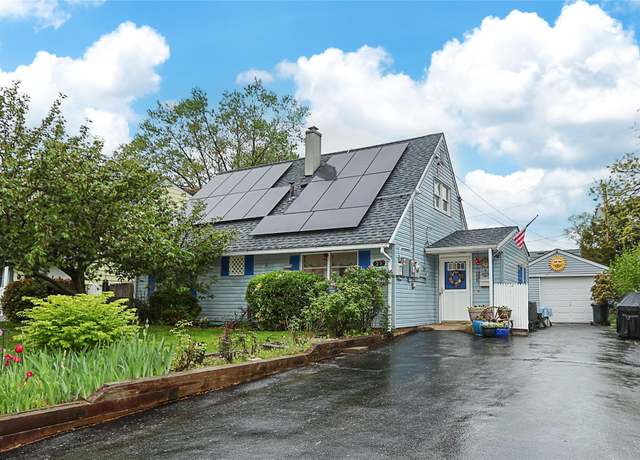 Property at 23 Collins Rd, Glen Cove, NY 11542, 4 beds, 1.5 baths